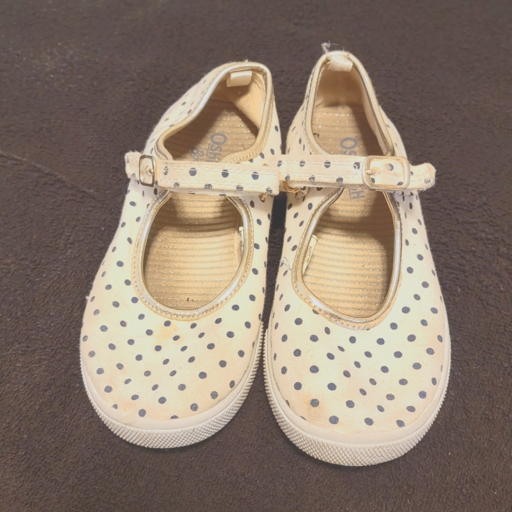 Osh kosh bgosh poca dot shoes